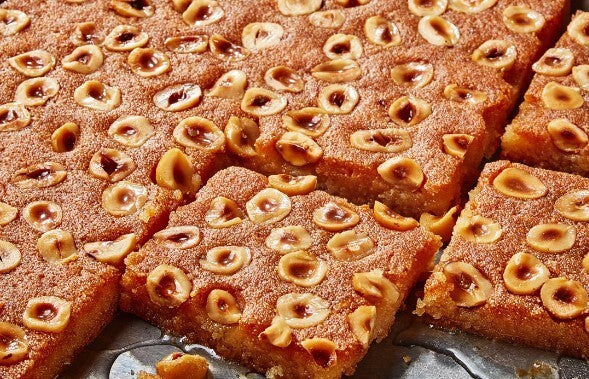 Basbousa Honey Hazelnuts Eastern Dessert 1Kg حلويات شرقية بسبوسة بالبندق 1 كيلو3