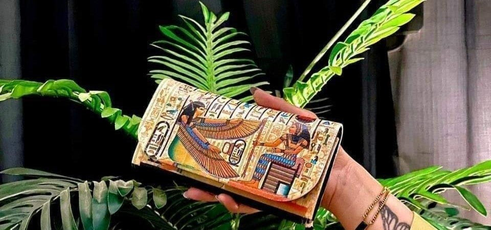Women Wallet The Winged Goddess Isis  Egyptian Style Portfolio Leather Purse1